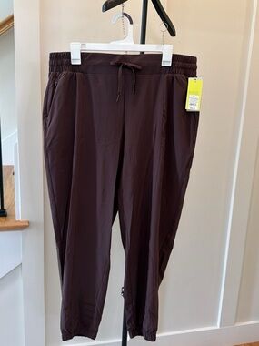 Womens XL Mid rise All in Motion Drawstring Jogger Pants - Brown #706